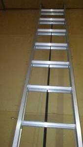 lot 554 image: 28-Inch Extension Ladder Aluminum - NEW Inventory