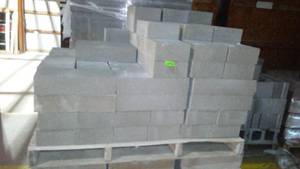 lot 665 image: Solid Blocks Partial Pallet 4x8x16 - (88)