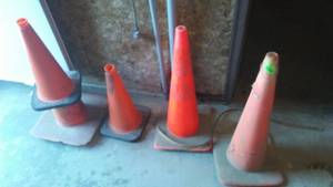 lot 727 image: 5 Orange Cones