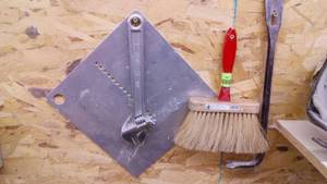 lot 747 image: Crescent Wrench, Brush And Bar