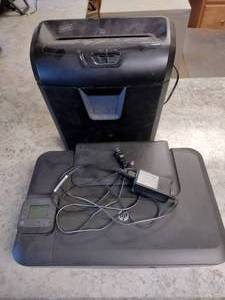 lot 460 image: HP Deskjet 3634 And Staples Paper Shredder