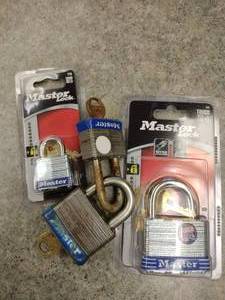 lot 464 image: Master Locks (4)