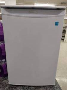 lot 466 image: Danby Mini Fridge. Model DAR026AIWDD