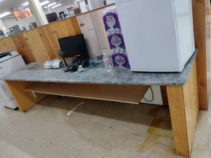 lot 467 image: Countertop