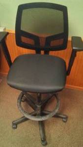 lot 853 image: Misc. Office - Great Stool.