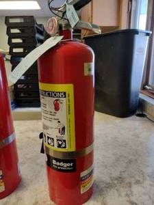 lot 487 image: 10 lb. ABC Badger Fire Extinguisher.