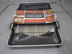 lot 22 image: Nordic Ware Extra Large Oven Crisping Baking Tray
