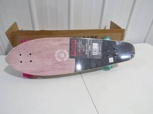 lot 21 image: Madd Gear 32 Cruiser Skateboard