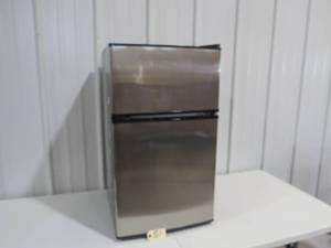 lot 51 image: Midea WHD-113FSS1 Compact Refrigerator, 3.1 cu ft, Stainless Steel