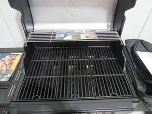 lot 1 image: Members Mark Pro Series 4 Burner Gas Grill With Cover Unused