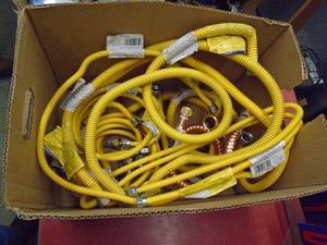 Box of 10 - 12 flex gas lines some with brass fittings. As shown.