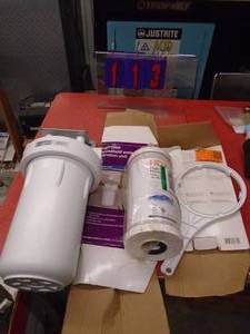 Large high flow GE water filter. Threads are damageed on one side. As shown.