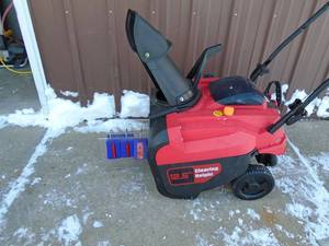 Power Smart model DB7006 4 cycle snow thrower. Looks nearly new. Tested & works. As shown. THIS ITEM HAS A RESERVE.