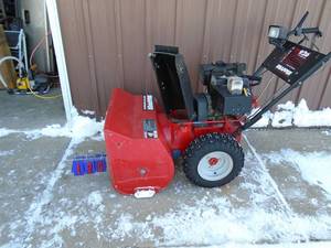 Snapper 926 9 hp snow blower. Lightly used. Single hand control. Tested & works. As shown. THIS ITEM HAS A RESERVE.