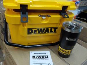 DeWalt 10 qt Cooler and 30 oz Black...