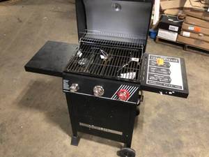 lot 14 image: Dyna-Glo 3-Burner Propane Gas Grill in Matte Black with TriVantage Multi-Functional Cooking System customer returns review pictures