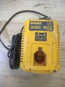 DEWALT 18-Volt 1-Hour Battery Charger