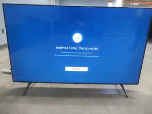 lot 34 image: SAMSUNG 55 Class 4K Crystal UHD (2160P) LED Smart TV with HDR UN55TU7000FXZA