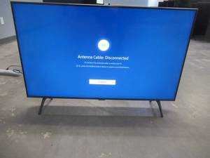 lot 40 image: Samsung - 43 Class 7 Series LED 4K UHD Smart TV Model UN43TU7000FXZA
