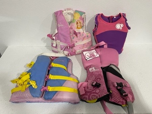 lot 19 image: Kids Life Vests