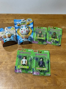lot 34 image: Collectible Toys