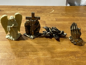 lot 38 image: Life Symbols Casket Corners