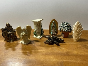 lot 40 image: Life Symbols Casket Corners