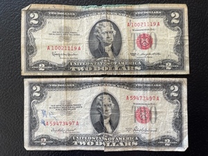 lot 2 image: $2 Dollar Bills
