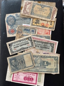lot 28 image: Foreign Currency