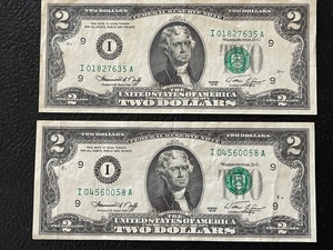 lot 32 image: $2 Dollar Bills