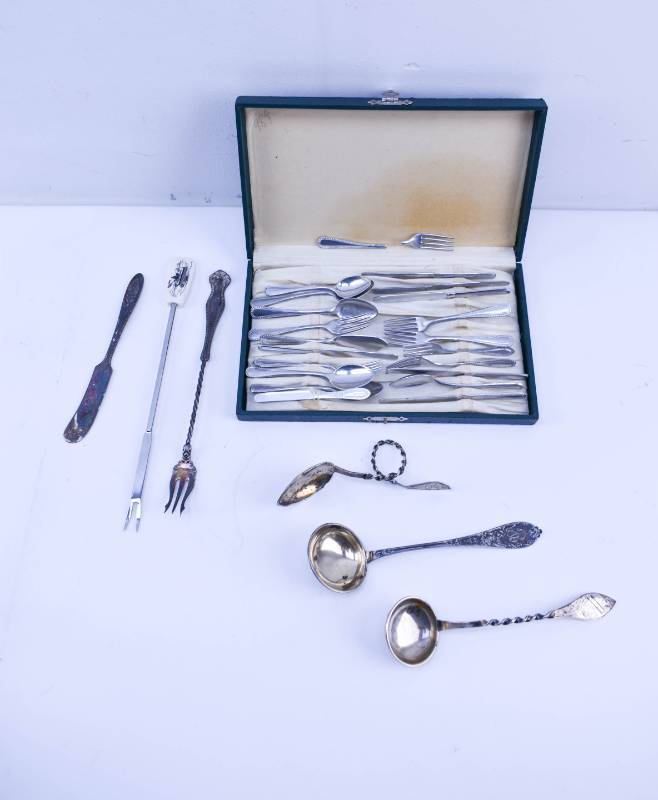 lot 252 image: Assorted Lot of Cutlery Items - European Silver, Silverplate, other
