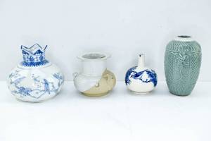 lot 66 image: 4 Asian Ceramic and Porcelain Vases