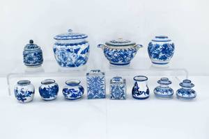 lot 67 image: 12 Blue & White Asian Porcelain Vases and Jars
