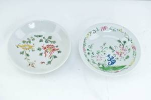 lot 69 image: 2 18th Century Chinese Ship Wreck Famille Rose Plates