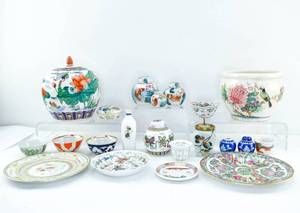 lot 84 image: 20 pc. Lot of Colorful Porcelain & Ceramic Items
