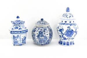lot 53 image: 3 Modern Chinese Blue & White Lidded Vessels