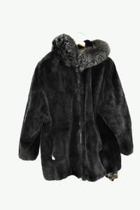 lot 32 image: Vintage Alaskan Fur Co. Black Mink Fur Coat