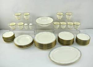 lot 189 image: Pfaltzgraff Courtenay Porcelain Dinnerware Set