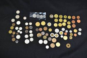 lot 197 image: Vintage Global Coin Collection