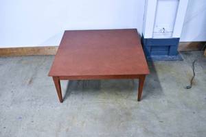 lot 279 image: Bernhardt Cherry Wood Coffee Table #3