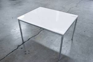 lot 278 image: Florence Knoll Style MCM Marble Top Side Table