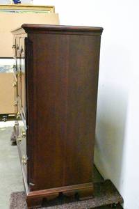 lot 175 image: Thomasville Collectors Cherry Wood Storage Chest w Opening Top