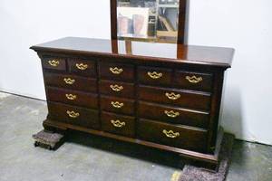 lot 174 image: Thomasville Collectors Cherry Wood Triple Dresser w Mirror