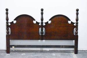 lot 172 image: Thomasville Collectors Cherry Wood King Headboard w Bed Rails
