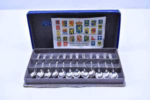 lot 251 image: P. Heerens & Zn Dutch 835 Silver Coat of Arms Spoon Set