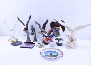 lot 391 image: 17 pc. United States Themed Items, Coins, Figures, Plates, etc.