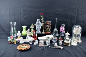 lot 393 image: 29 Misc. Knick Knacks, Art Glass, etc.