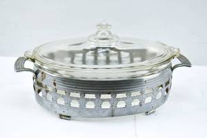 lot 398 image: Pyrex 034-634.B Glass Covered Casserole w Metal Stand