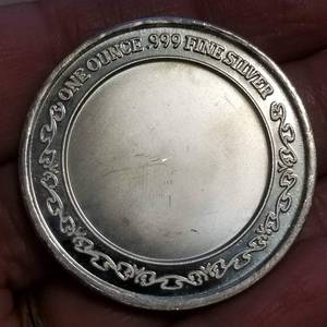 1 TROY OZ .999 FINE SILVER LION ROUND