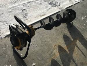 lot 2 image: Jiffy Ice Auger
